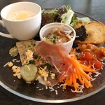 ビストロ屋 タカ - いちばん安いランチでもここまで頑張っている