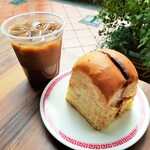 YY Kafei Dian - ふっくら分厚い個性派カヤトーストS＄1.30、ひんやり甘く香り良いコピアイスS＄1.70