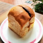 YY Kafei Dian - ふかふか厚切りの自家製食パンは、専用の焼き網で全面炙られ表面サックサク、中はブリオッシュのようにふわふわ