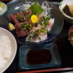 Isogorou - お好み定食￥1300にて、鯵の刺身と鰹の刺身を選択。