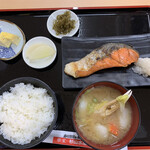 うめぇ堂 - 厚切紅鮭定食　990円税込