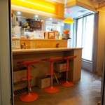 ケニックカレー - 内観＝カウンター