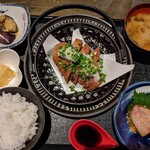 ウオヤマ食堂 - 選べるメインと少しのお刺身定食（おろしカツ）