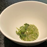 イチリン ハナレ - 『カマス』山形の“だし”をイメージした一皿　皮目を炙り昆布締めにしたカマスはお皿の下に、焼きなすにオクラ、茗荷と青唐辛子に搾菜を刻み黒酢のジュレで♪