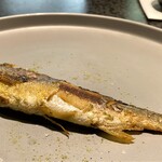 イチリン ハナレ - 『鮎』鮎を中国の香辛料でコンフィし、やまつ辻田さんの山椒を合わせた一皿♪