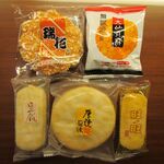 San Want Residences Taipei - ロビーやラウンジには旺旺（このホテルの親会社である菓子メーカー）の煎餅がふんだんに