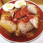 天神そば - たっぷり２種類の一味唐辛子をかけました。（2020.8 byジプシーくん）