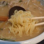 チャイナファミリー鳳龍 - 味噌ラーメン600円　麺アップ