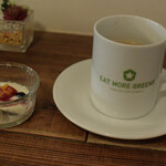 イート・モア・グリーンズ - デザートとドリンク付