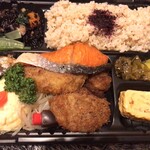 たけ美 - 北海道甘塩鮭弁当（玄米）