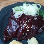 宮川橋もつ肉店 - 皿焼きレバー　アップで