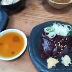 宮川橋もつ肉店 - 皿焼きレバー　４００円✨