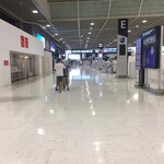 Oomiya - 成田空港はお盆だというのにガラガラ
      お店はどこもやっていません。