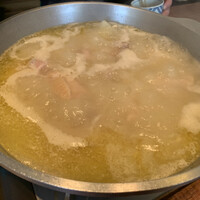 とり田 博多本店 - 鷄を長時間煮込み、たっぷり出汁がでたスープで煮込みます。