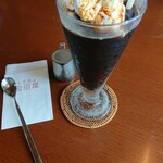 宮田屋 - キャラメルウィンナーコーヒー（アイス）690円