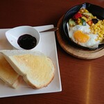 宮田屋 - モーニング　ｃ　トースト＆目玉焼き＆ドリンクＳＥＴ　870円