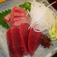 丸新 - さしみ二種盛り定食のメインディッシュ(本マグロ、カンパチ)(R2.8.14撮影)