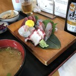 五色 - 刺身定食(^q^)