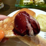 俺のフレンチ - フォアグラと白レバーのムース　つけきれないほどの量です。