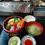 Tairyouteikujuukuri - 海鮮丼