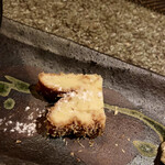 まさら庵TAKUMI - ココナッツのケーキ。
      ココナッツが強すぎず、いい味付け。