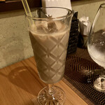 まさら庵TAKUMI - アイスチャイ。
      本物のチャイって感じで濃厚でした。
      牛乳が苦手だけど全然飲めましたよ。
