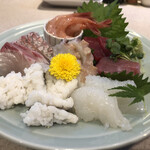 よこちょう - 造り盛り合わせ♪(天然本マグロ・よこわ・天然真鯛・活はも落とし・たこ・剣先いか)