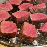 本格肉料理 丸小 - 最後は自分で好みの焼き加減に