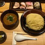 中華蕎麦 とみ田 - 「つけめん TOKYO-X純粋豚骨 並」1250円＋「特製全部乗せ」1000円＋「塩とスダチ」50円