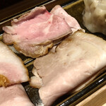 中華蕎麦 とみ田 - ロース低温調理とモモ醤油煮