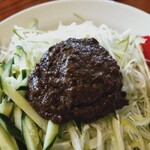 栗林 - じゃじゃ麺（特大・アップ）