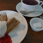 ユルリト - ケニアの紅茶＆いちごのケーキ