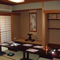 大和榛原牛 うし源 本店 - 和室に本当の床の間。料理が本物の所は建て方も本流？