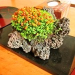 うなぎ亭 友栄 - テーブル上の飾り、溶岩の上の草花