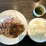 キャトルラパン - ステーキランチ 400g 味噌・ポン酢 全貌