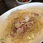 隣の洋食屋さん ブラボーパパ - ホタテとベーコンのクリームスパゲティ 1150円