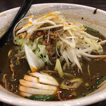 中華料理華龍 - 黒坦々麺。
            しっかりと野菜補給
