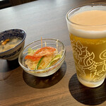 THAIFOOD DINING マイペンライ - シンハービール、ランチのサラダとスープ