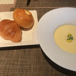 コグスダイニングカグラザカ - 冷製コーンポタージュとパン
