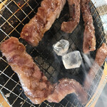 炭火焼肉ホルモン 横綱三四郎 - 