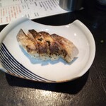 Kaisen Izakaya Ryoumaya - 実は
                      お腹が物足りなくて
                      御所望したら
                      出てきた
                      
                      鯖やき寿司、さかも大将自ら
                      バーナーで目の前で
                      あぶってくれた
                      ごちそうさま