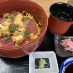 いづ源 - まぐろちらし