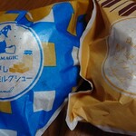 ベイクドマジック - 『こがしほうじ茶ミルクシュー』(240円)と『こがしキャラメルミルクシュー』(200円)