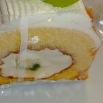 パティスリー アン ジャルダン - シャインマスカットのロールケーキ