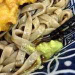 そばうどん 立ち喰い雑賀屋 - ワサビをツユに溶かし込み