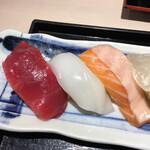 Sushi Tempura Gosakutei - 鮪　烏賊　サーモン