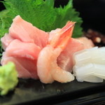 ほうらい - 刺身の盛り合わせ（とろける中トロ、甘エビ、イカ、タコなど）