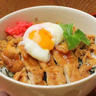 Suigou No Toriyasan - 温泉卵を絡めて食べるそぼろ丼