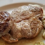 ニクータ - ハンガーグとポークソテー
今日のポークソテーはちょっと？？？
厳しい時期だから仕方ないのかなぁ。頑張れ！