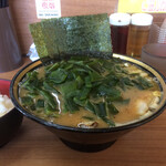 ラーメン林家 - 茎ワカメが下を隠しちゃいます。